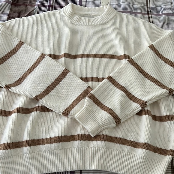 Abercrombie & Fitch Sweaters - Abercrombie and Fitch sweater, never worn. Thick material